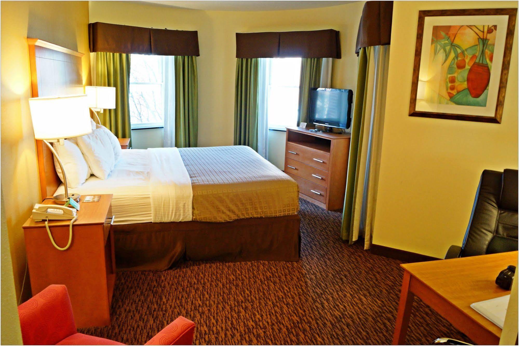 ควอลิตี้ โฮเต็ล แอนด์ สวีท ยูนิเวอร์ซิตี้-ชิพเพนส์เบิร์ก Hotel ชิปเพนส์เบิร์ก ภายนอก รูปภาพ